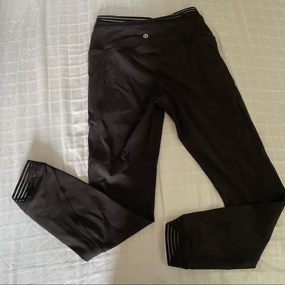 Lululemon Find Focus 7/8 Tight Pant size 6 Like New! - Picture 16 of 16